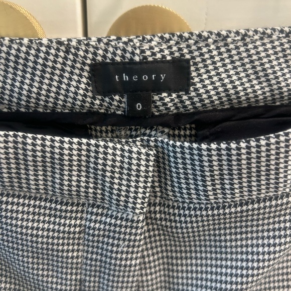 Theory Houndstooth cropped Pants size 0. Zipper pockets! Excellent condition - Picture 2 of 5